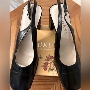 CHANEL VINTAGE BLACK SLING BACK LIkE NEW AUTHENTIC 35.5 SILVER CHANEL DETAIL!